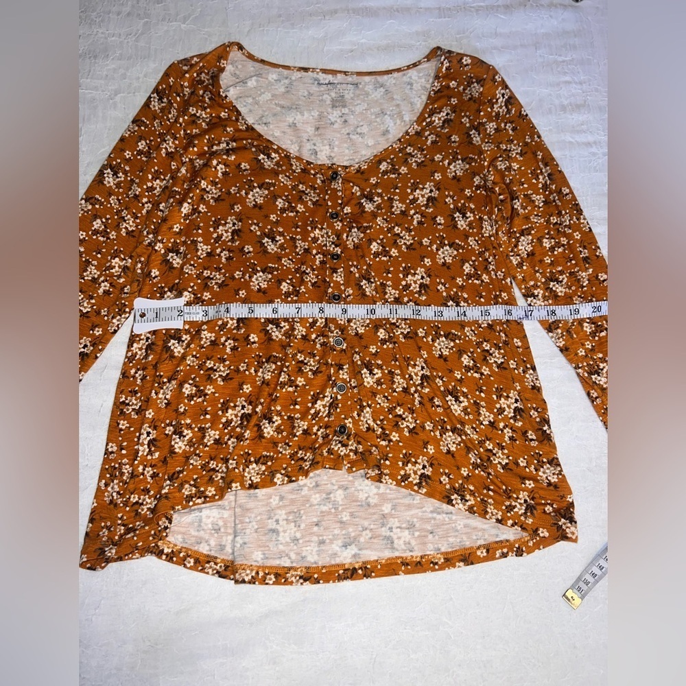AE top Bundle & save 30% off 2+ items - Picture 4 of 8